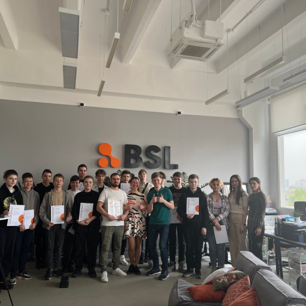Наши резиденты проходят стажировку в ИТ-компании BSL - КИБЕРшкола программирования для детей, компьютерные курсы для школьников, начинающих и подростков - KIBERone г. Новая Москва